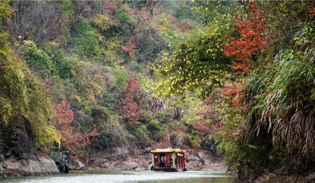 南京：斑斓“胭脂奇峡”