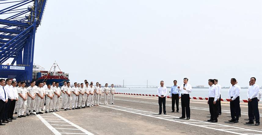 习近平在海南洋浦经济开发区考察调研